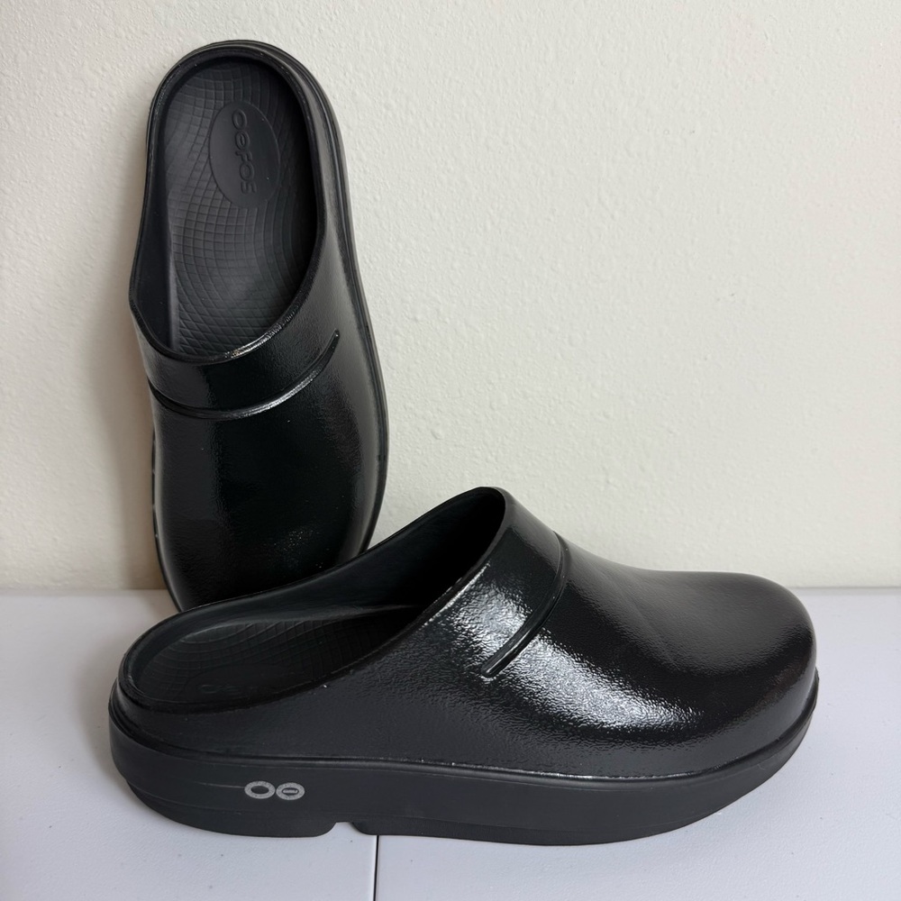OOFOS Women’s Size 7 Ooclog Shiny Black Recovery Clog Slip On Shoe